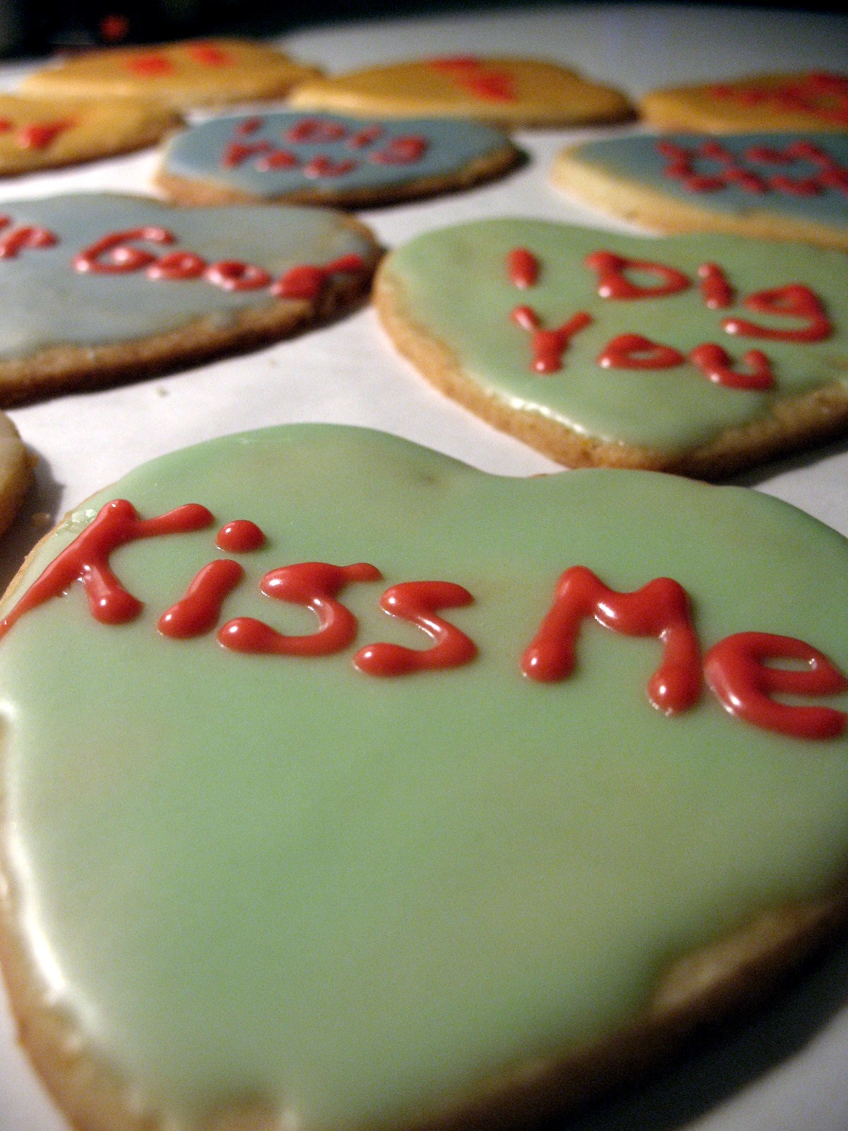[Conversation+Heart+Cookies+-+Kiss+Me.JPG]