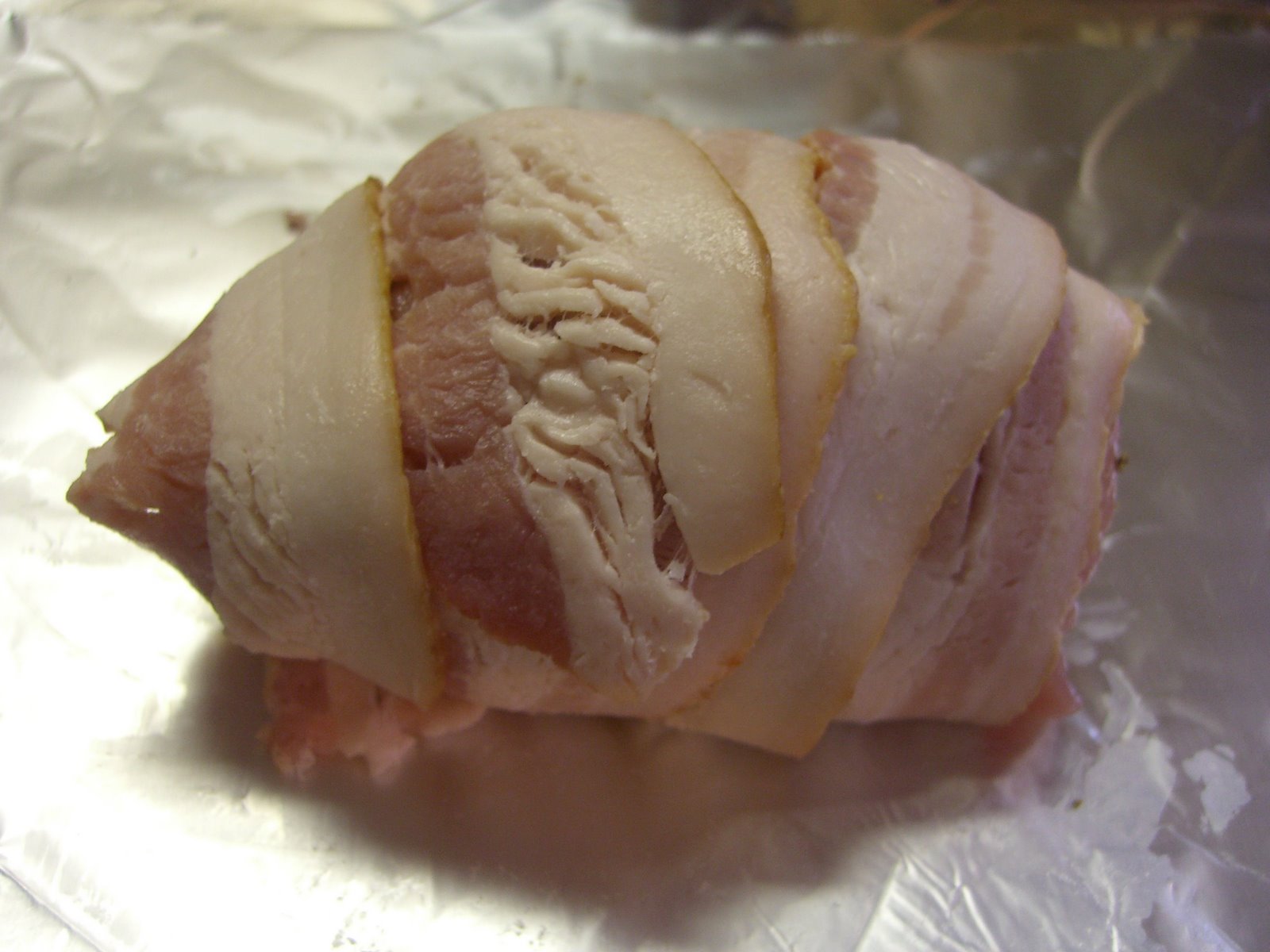 [Turkey+Bacon+Roll+uncooked.JPG]