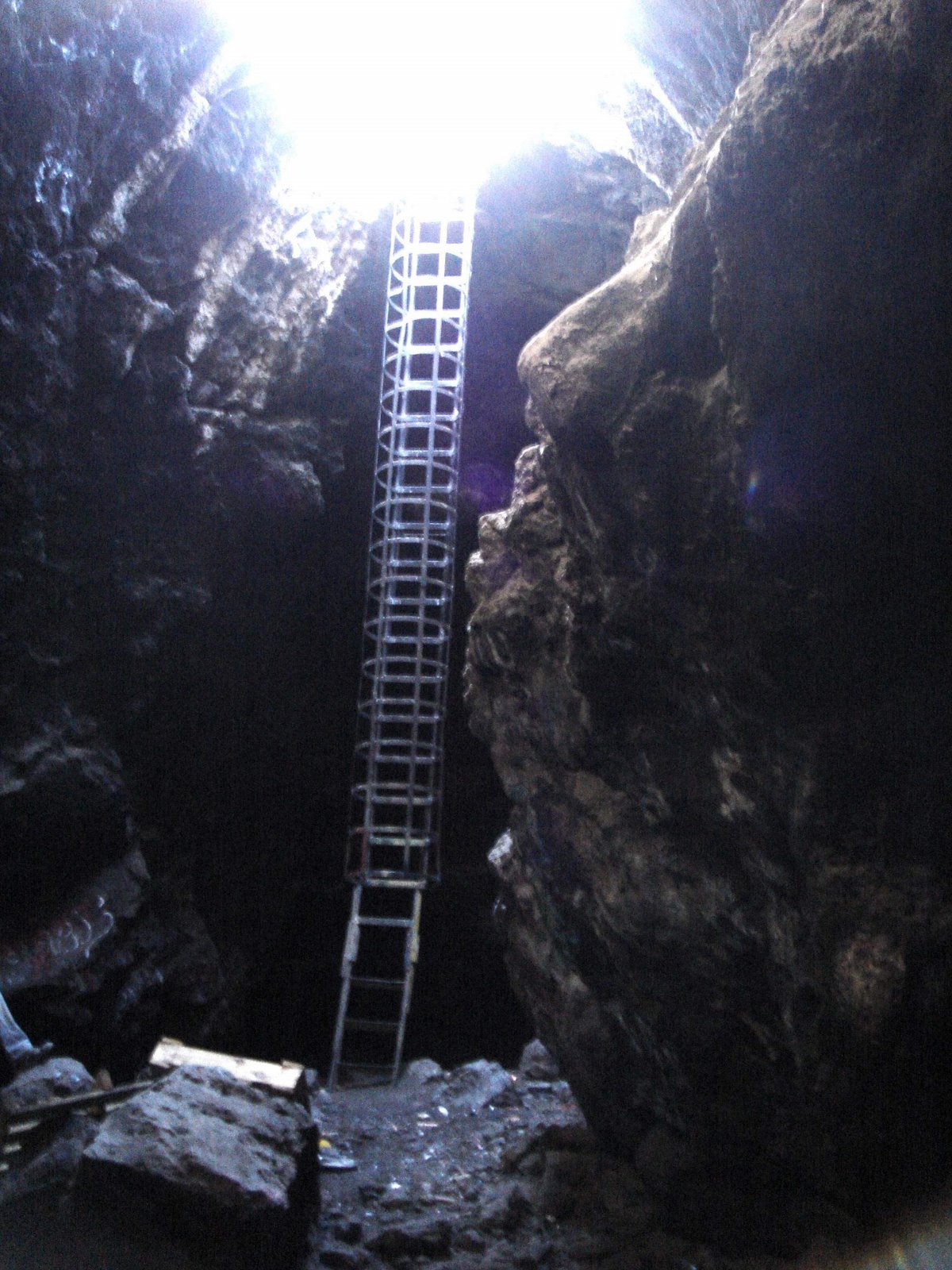 [Kuna+cave+ladder-.JPG]