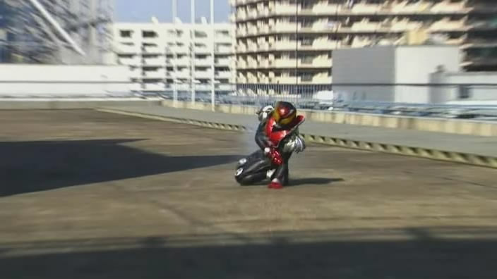 [01+Kamen+Rider+Kiva+ep12.jpg]