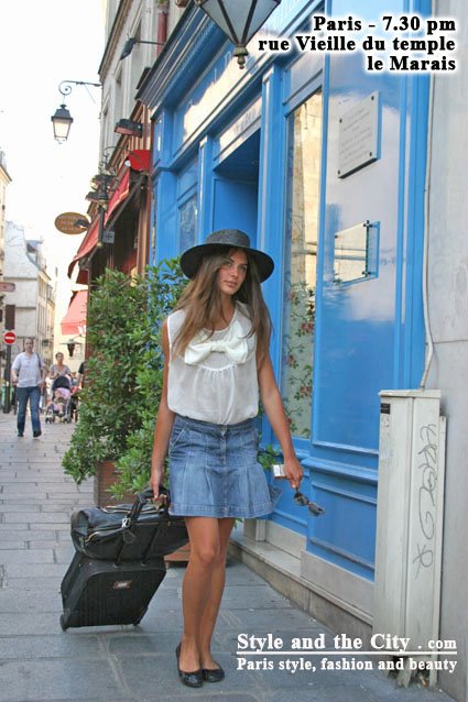 [img_9206-street-style-paris-femme-chapeau-et-jupe-le-marais-copie.jpg]