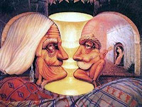 Hinh Illusion Old+People+Or+A+Couple