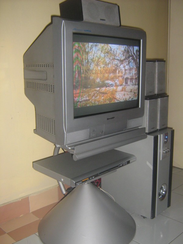 [home-theater-system2.jpg]