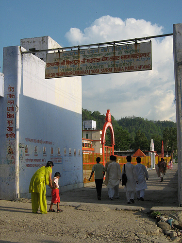 [Sri+Ved+Niketan+Ashram-Entrance.jpg]