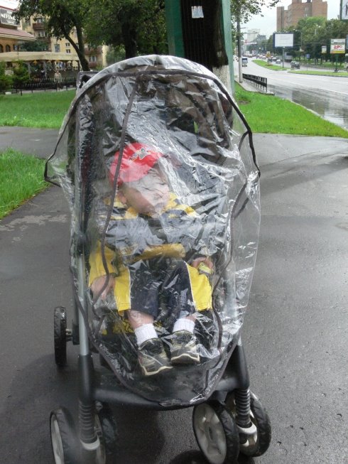 [rain+coat+for+the+stroller+2.JPG]