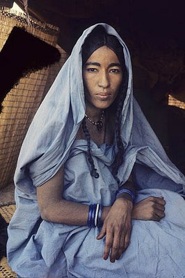 [Niger-Tuareg+woman+portrait6(madonna).jpg]