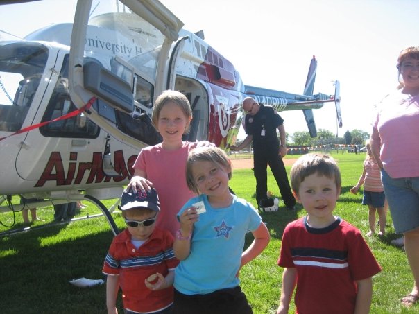 [Helicopter+and+kids.jpg]