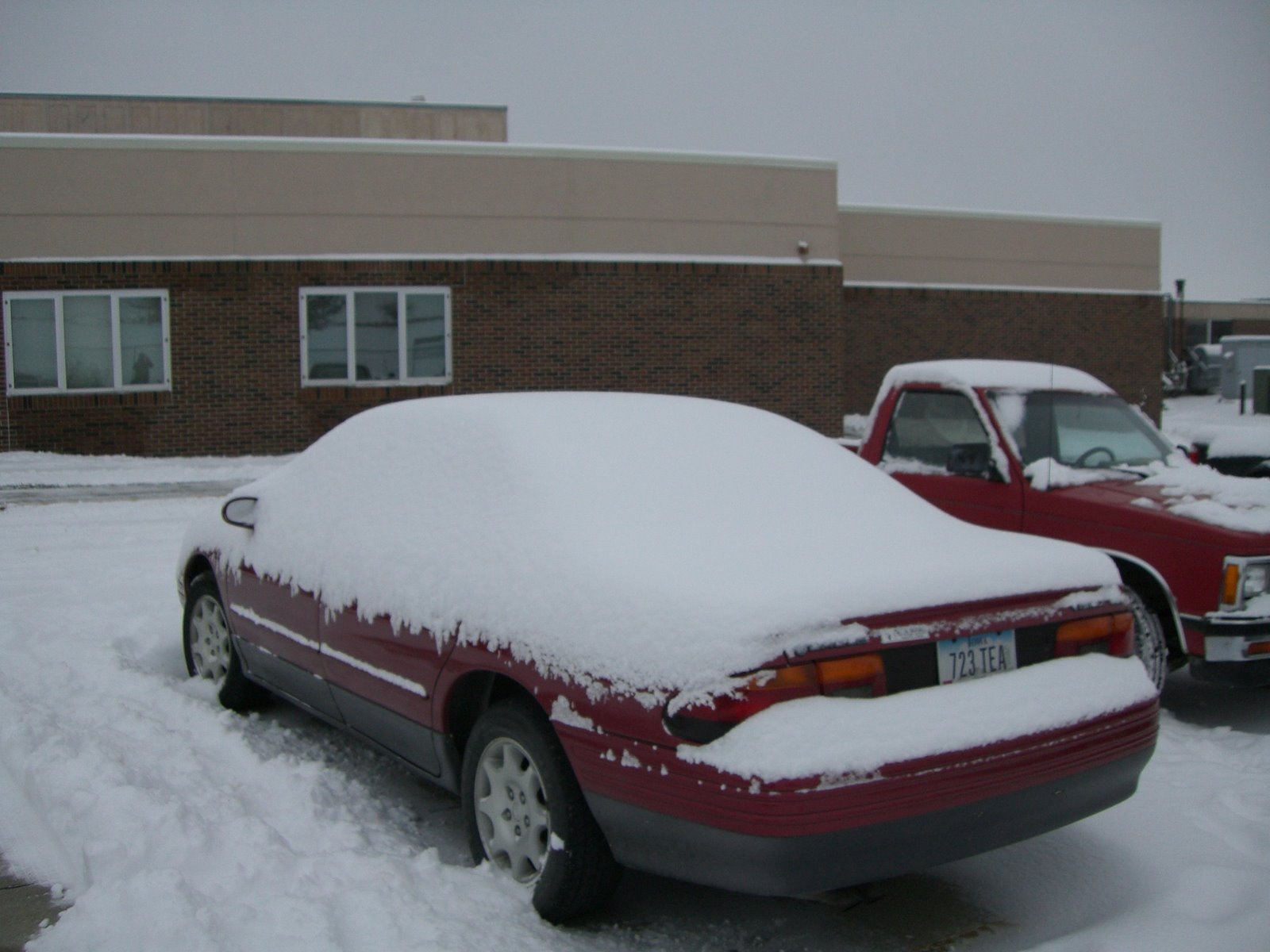 [17+Mi+coche+con+nieve.JPG]