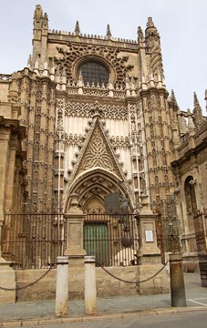 [02-Entrance-to-Cathedral.jpg]