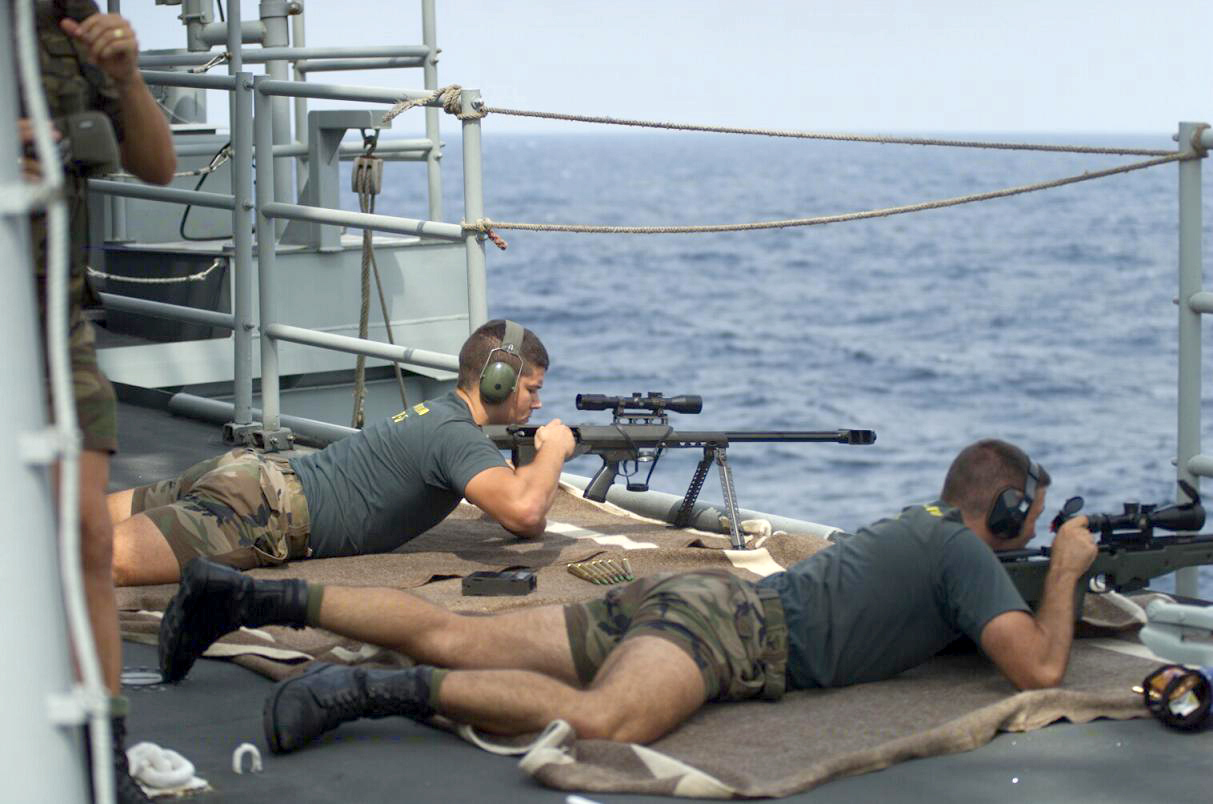 [Iraq+-+Spanish+forces+prepare+to+board+a+ship.jpg]