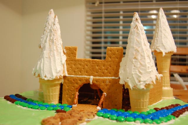 [2007-12-22-Gingerbread+Houses033.jpg]