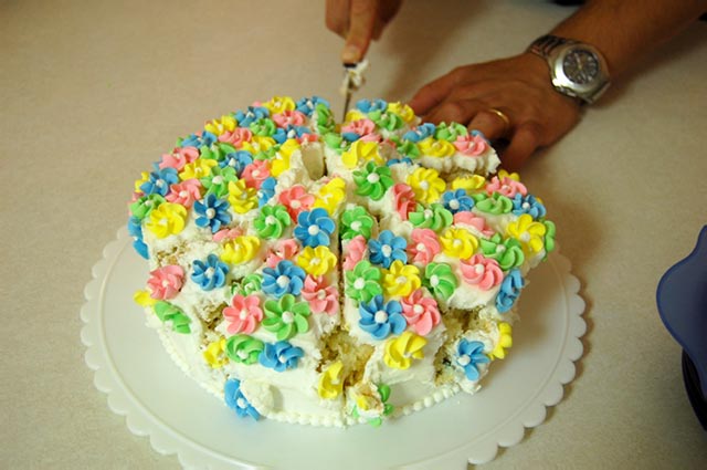 [2007-09-12-Eating+the+Cake011+1.jpg]