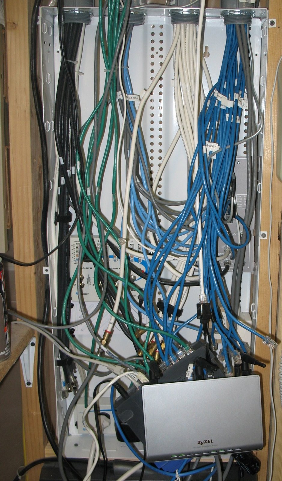 [basement+wires.JPG]