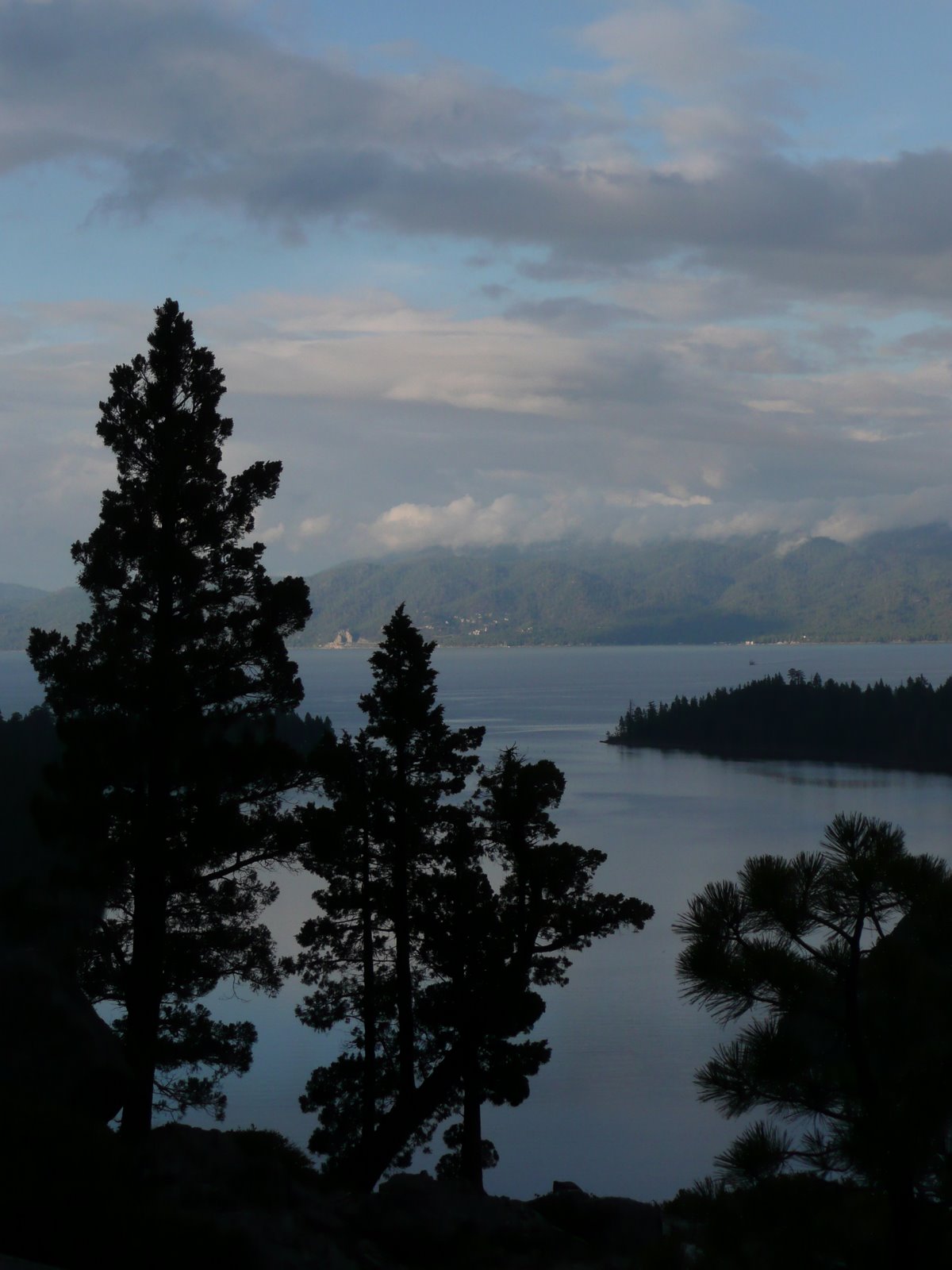 [Lake+Tahoe+from+the+car.JPG]