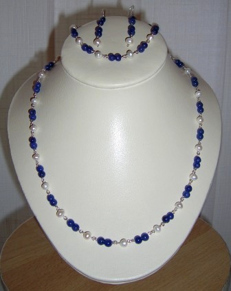[pearls+and+blue+agates+set.jpg]