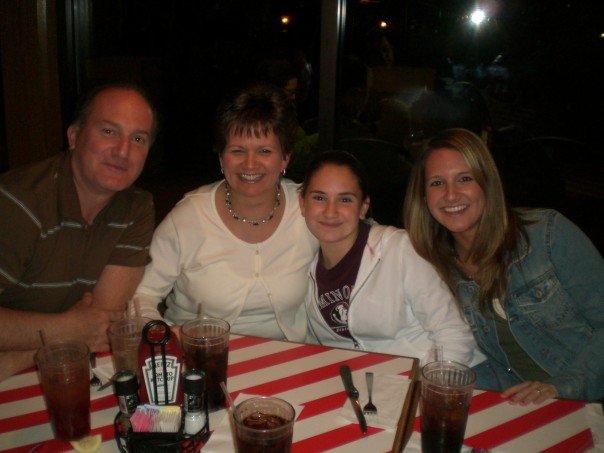 [Joe,+Laurie,+Britt,+Paige+November+'06.jpg]
