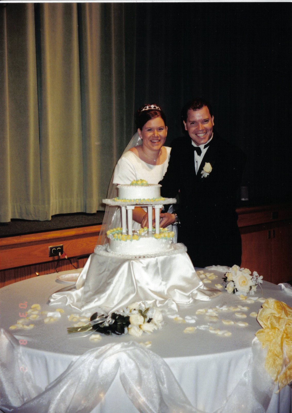 [favorite+photos-wedding+cake.jpg]