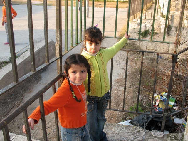 [palestinian+kids.bmp]