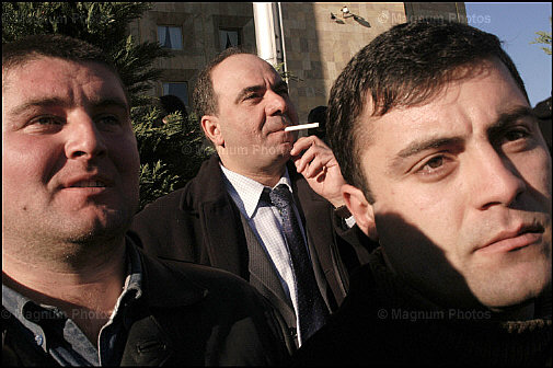 [Thomas+DworzakGEORGIA.+Tbilisi.+November+22,+2003.+Z.Shvania+at+the+Presidency..jpg]