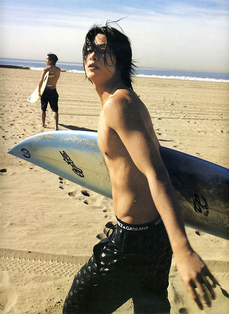 [shirtless-boy-surf.jpg]