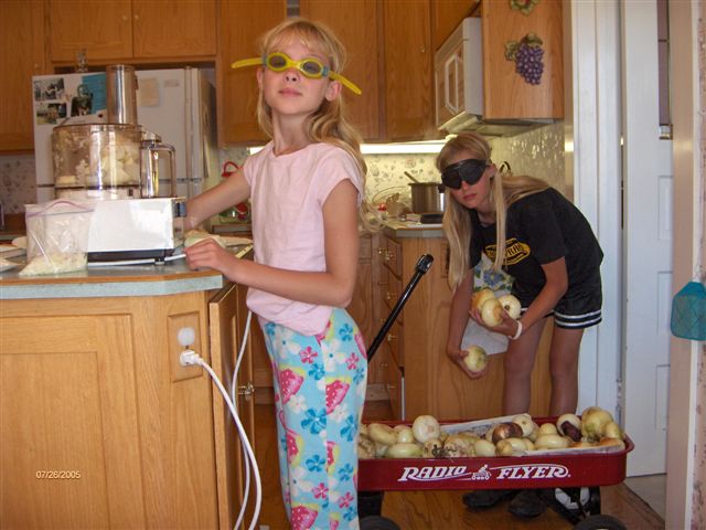 [Girls+chopping+onions+2005.jpg]