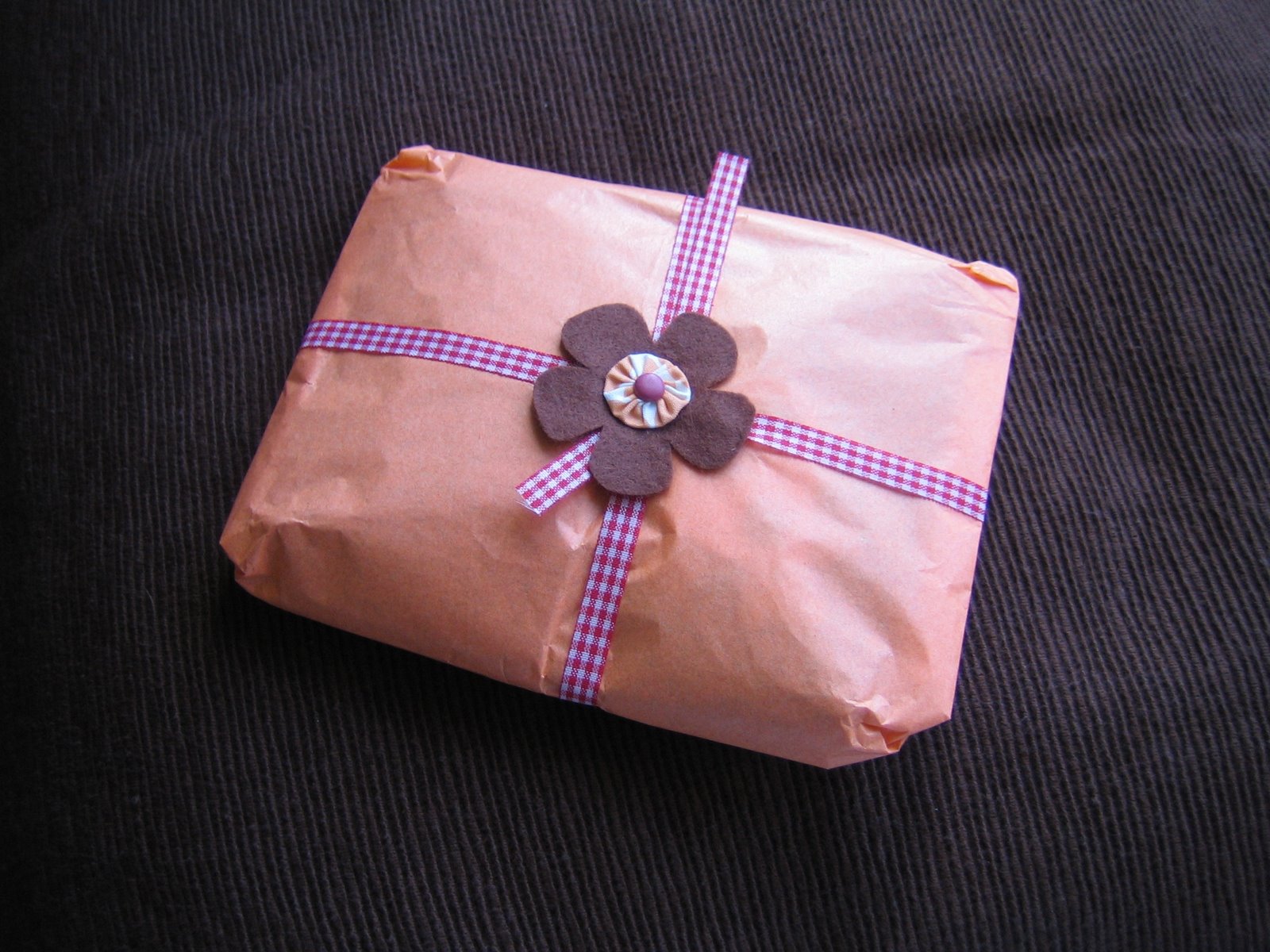 [Package+from+paper+and+string.JPG]