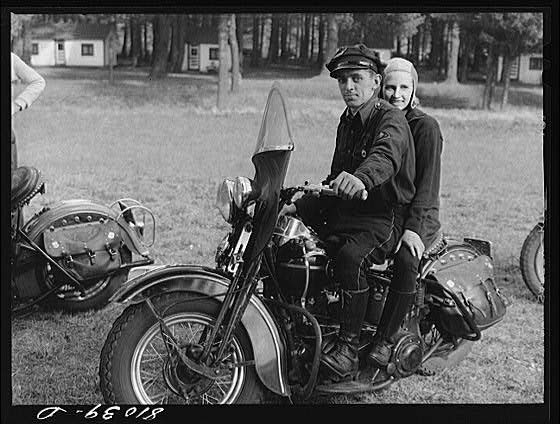 [40s+rider+with+girl.jpg]