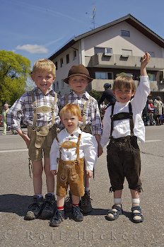 [bavarian-childrens-costumes_9927.jpg]