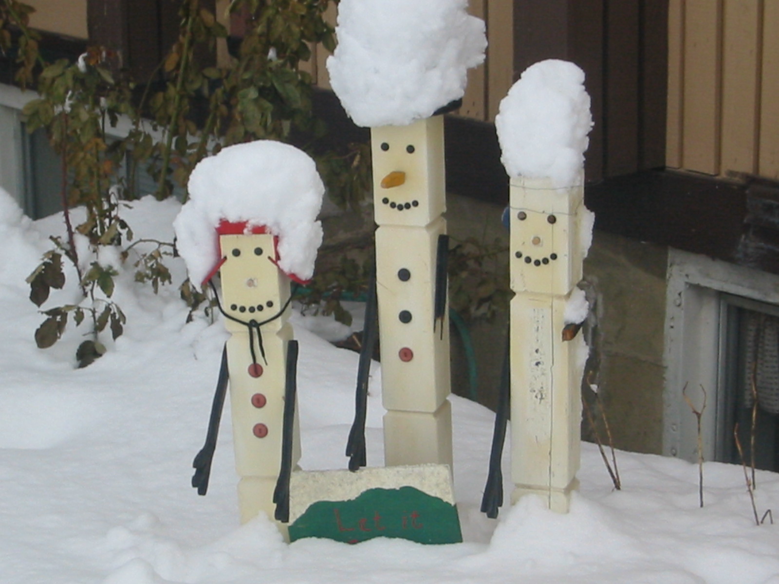 [snowman+snow+hats.JPG]