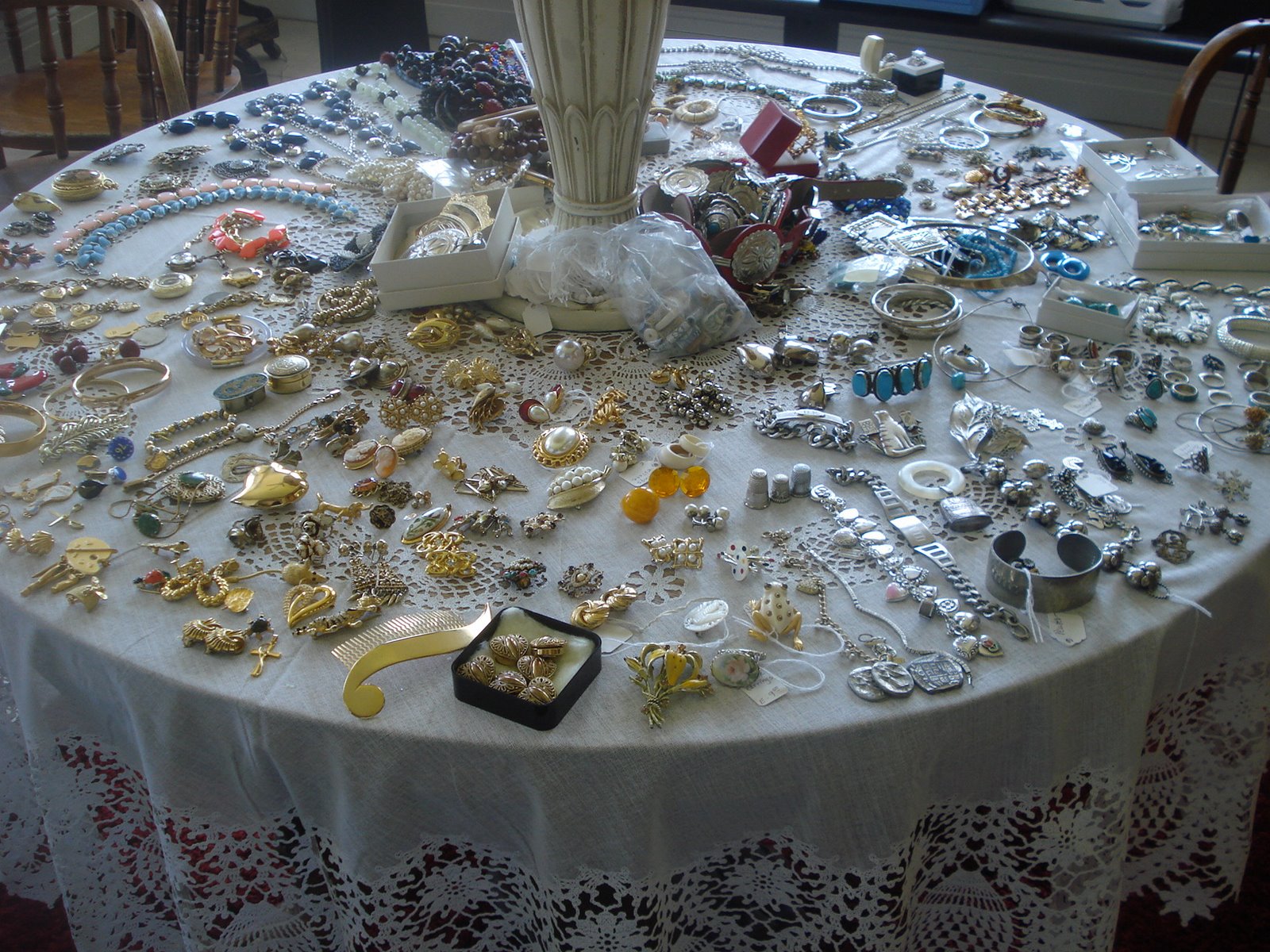 [table+of+jewelry.JPG]
