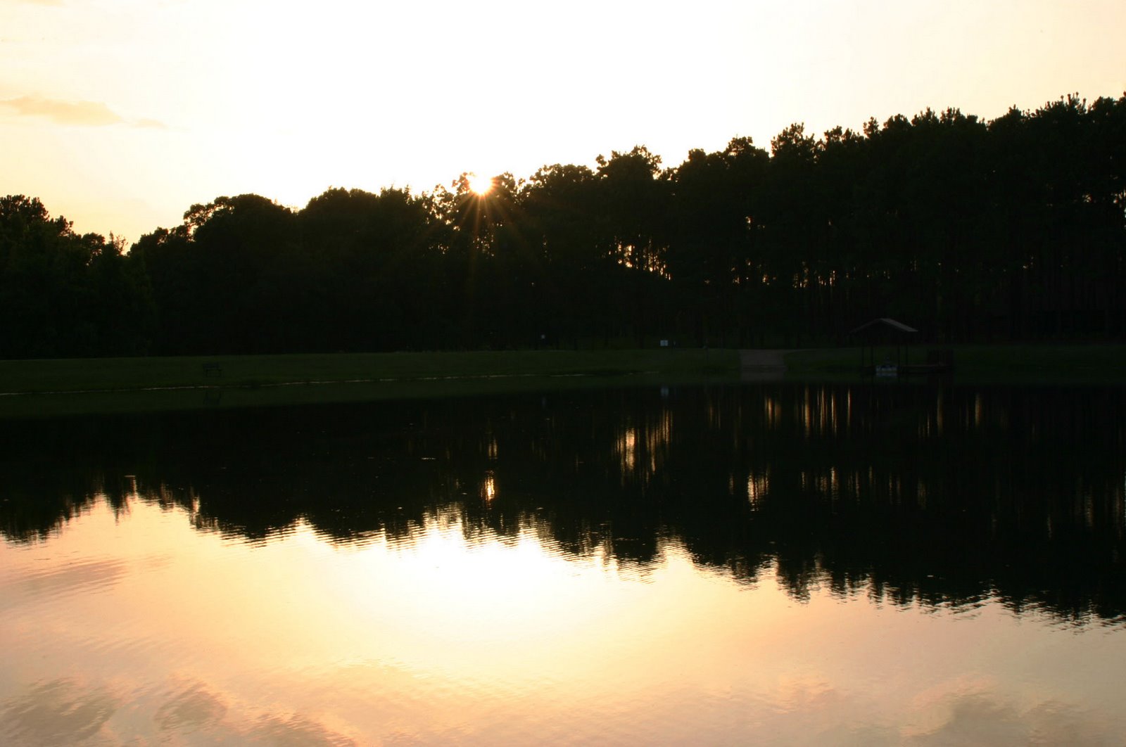[lake+sunset+at+treeline.jpg]