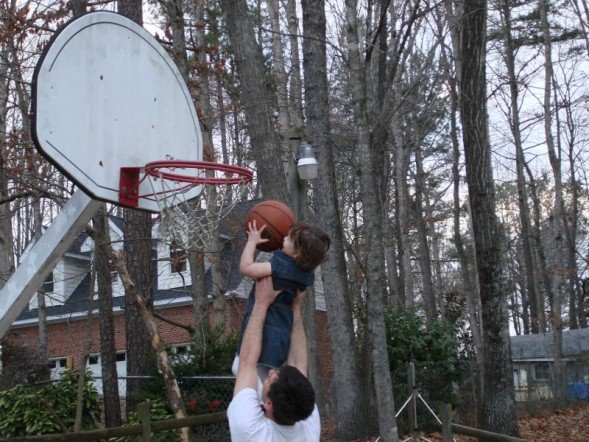 [Daddy+and+Lawson+basketball.jpg]