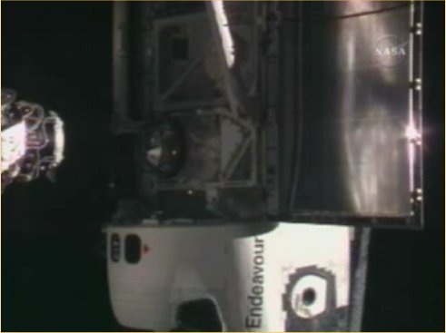 [STS-118+Endeavour+Docking+Video.jpg]