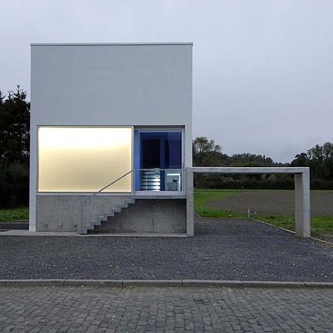 [simple+concrete+box+house.jpg]