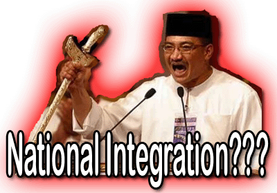 [Hishammuddin+keris-wielding+disqualifies+him+as+a+symbol+of+national+integration.gif]