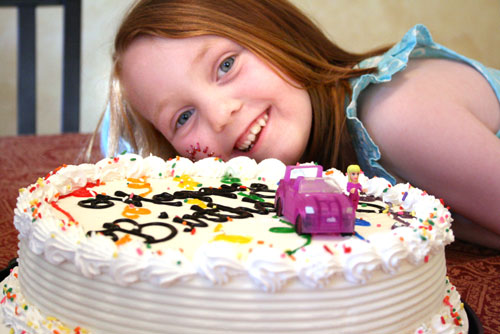 [Zoe-and-birthday-cake.jpg]