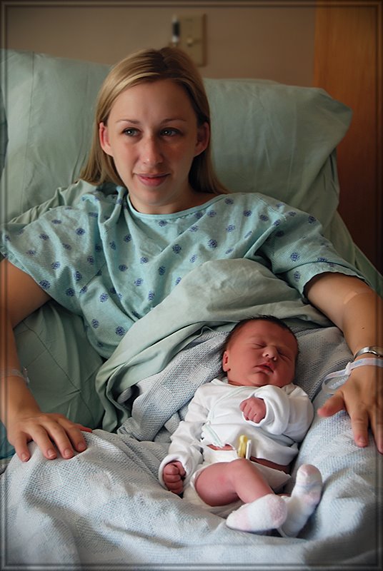 [emily+in+the+hospital+with+baby+sarah.jpg]