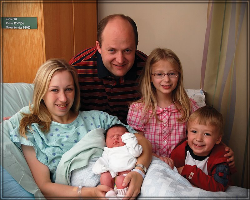 [family+portrait+in+the+hospital+after+sarah's+birth.jpg]