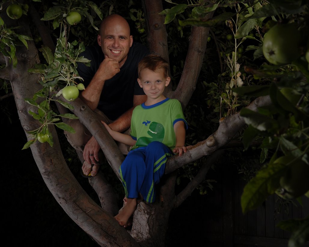 [william+and+daddy+bedtime+in+the+apple+tree.jpg]