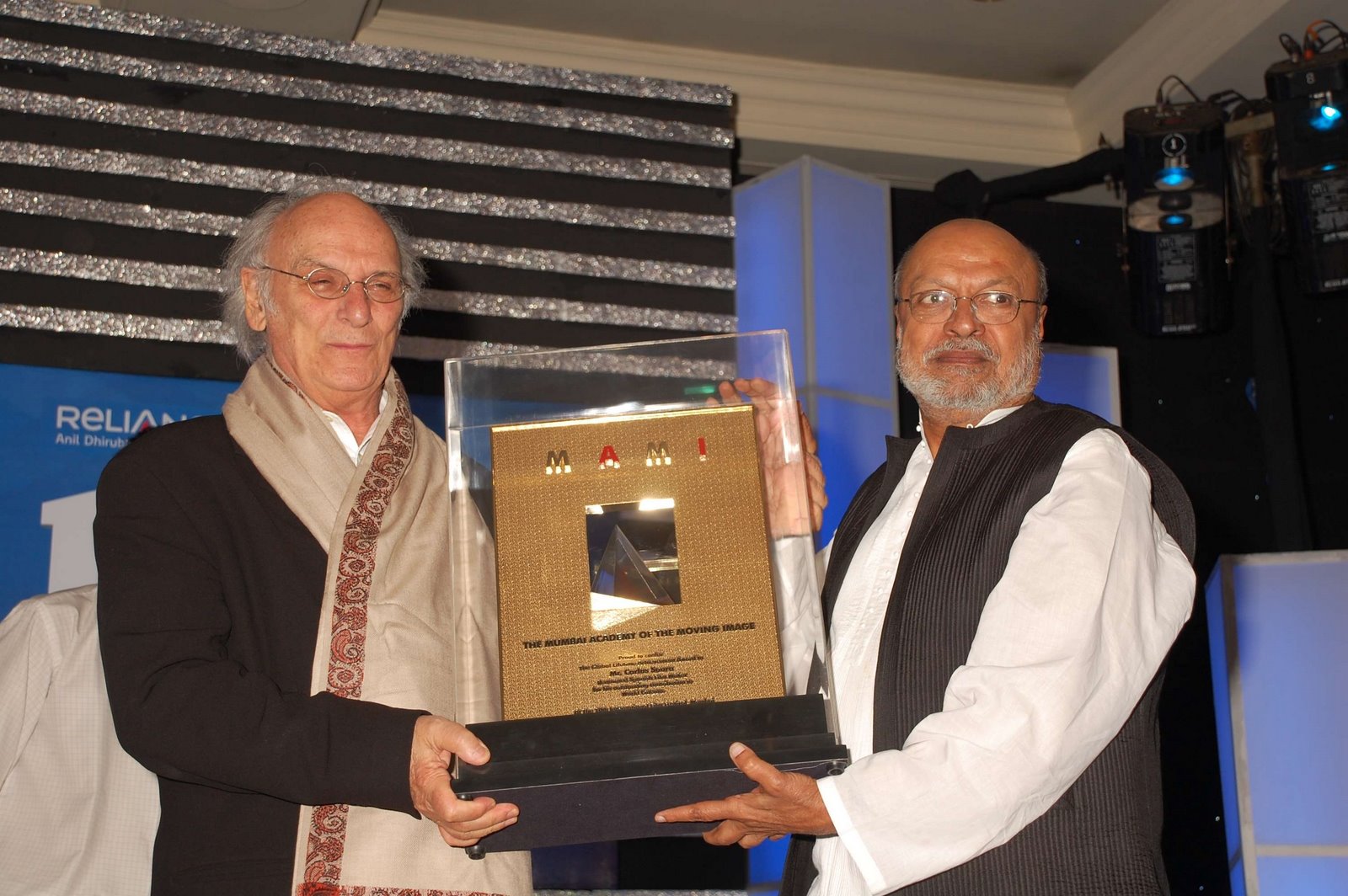 [Global+Lifetime+Achievement+Award+was+conferred+on+Carlos+Saura,+the+renowned+Spanish+director+who+was+in+Mumbai+to+presided+the+function.award+given+by+MAMI+CHAIRMAN+Mr.Shyam+Benegal.JPG]