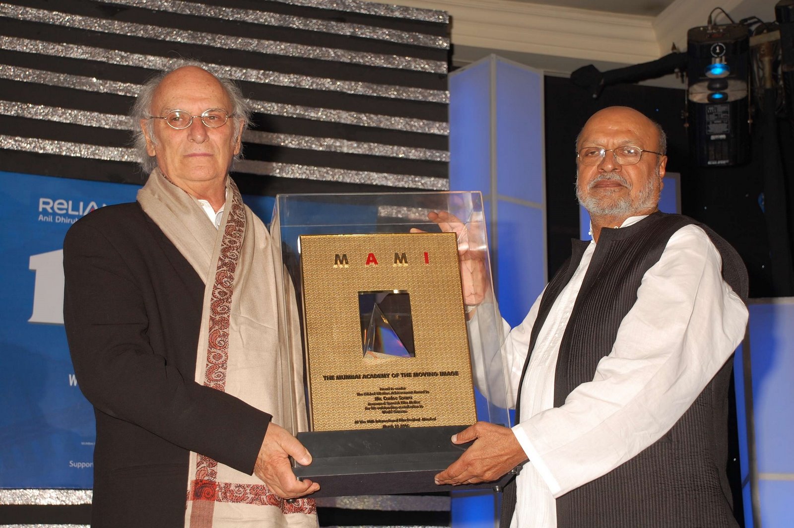 [Global+Lifetime+Achievement+Award+was+conferred+on+Carlos+Saura,+the+renowned+Spanish+director+who+was+in+Mumbai+to+presided+the+function.award+given+by+MAMI+CHAIRMAN+Mr.Shyam+Benegal-1.JPG]