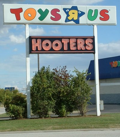 [toys-r-us-and-hooters.jpg]