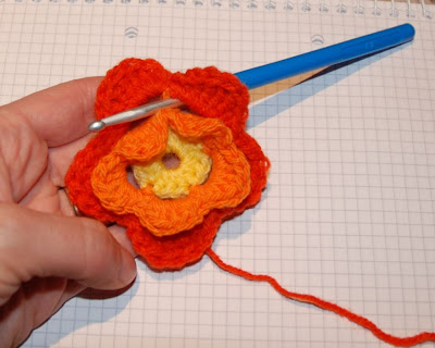لعمل وردة بالكروشي Fleur+au+crochet-20