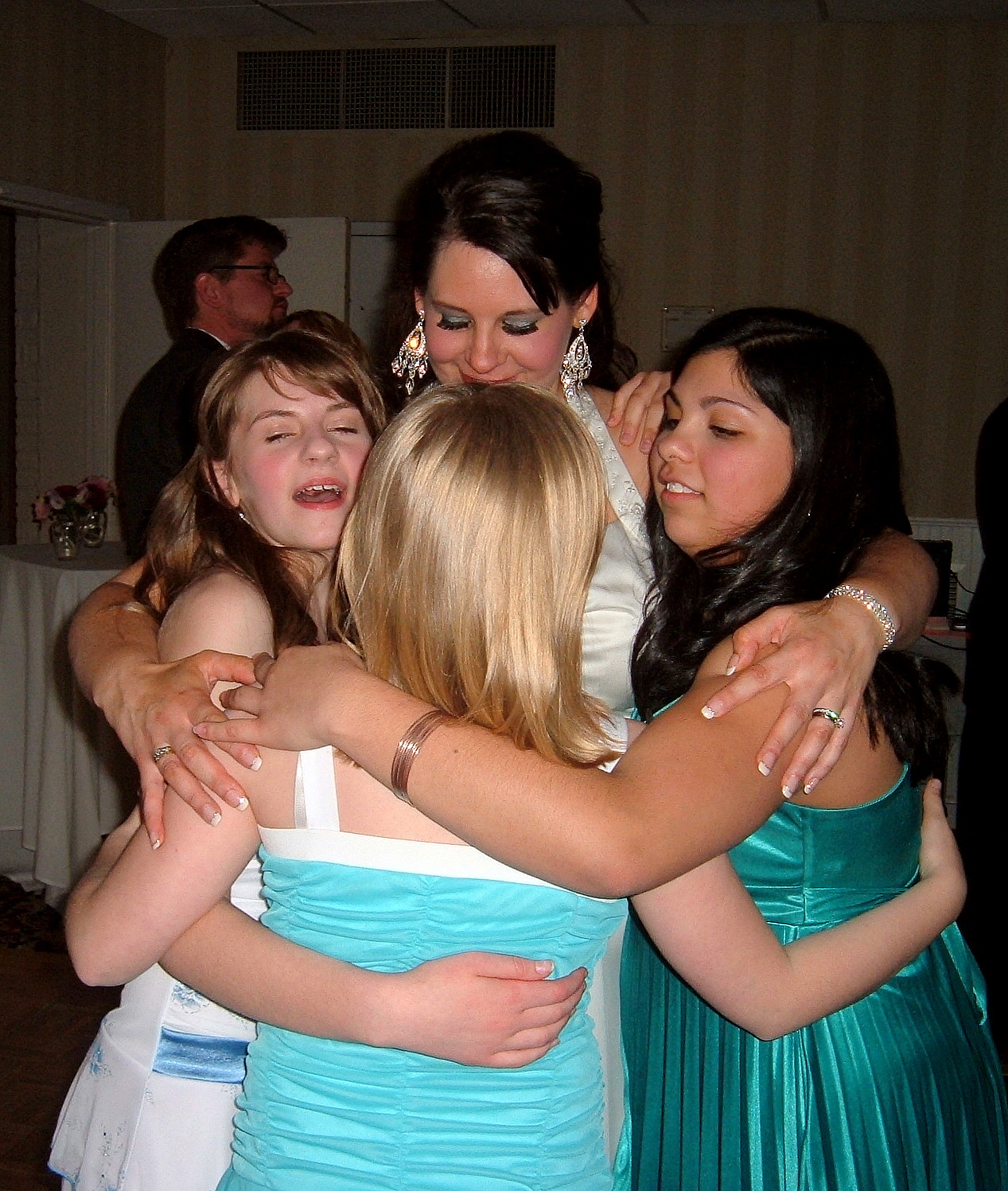 [Laura+and+girls+after+wedding.jpg]