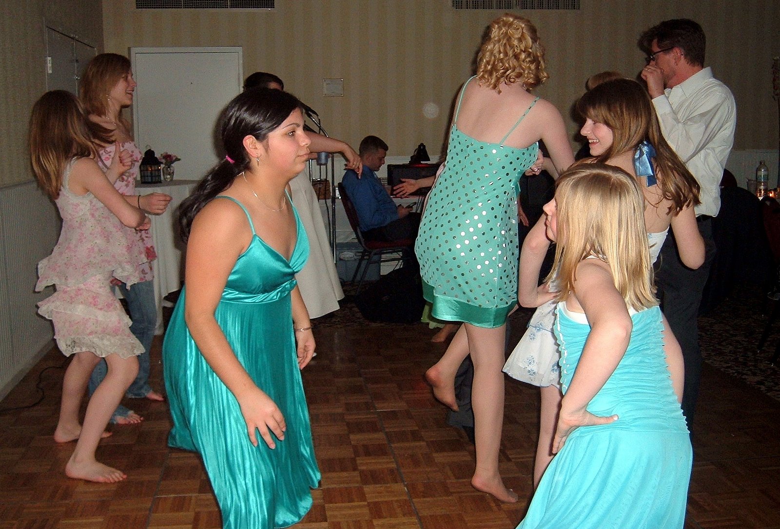 [Dancing+kids+at+reception,+Brandie+and+Em+in+front.jpg]