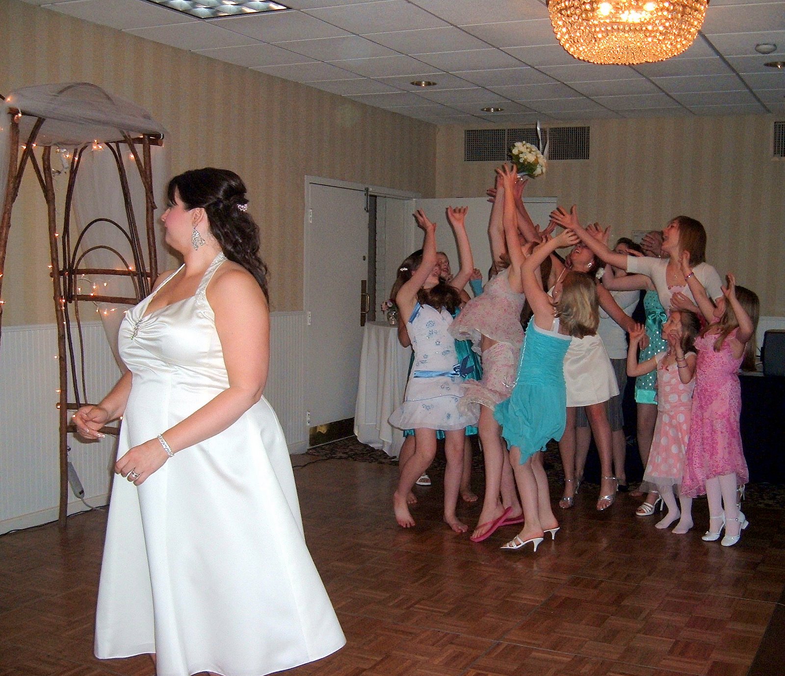 [Laura+throwing+wedding+bouquet.jpg]