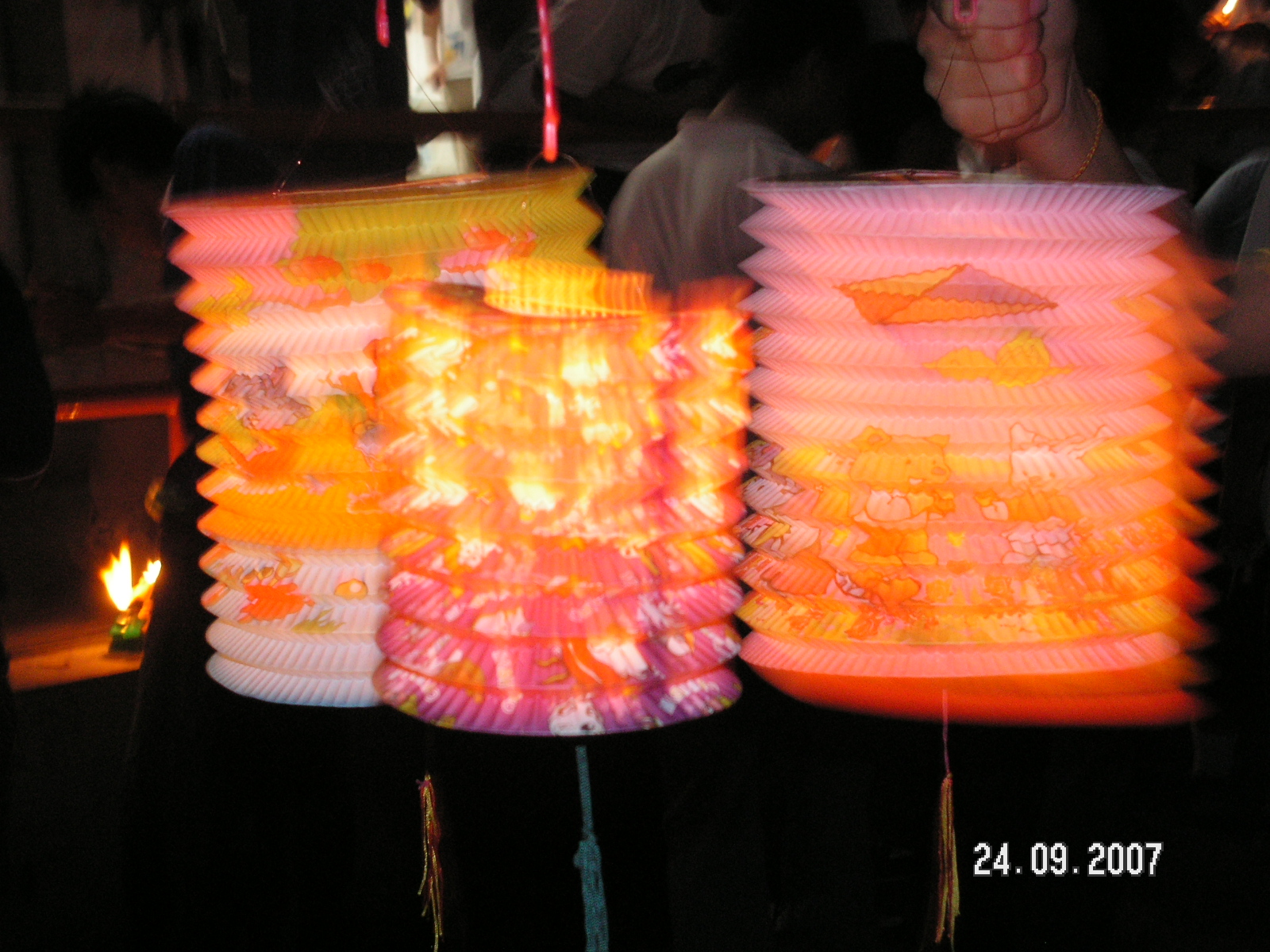 [paper+lanterns.JPG]