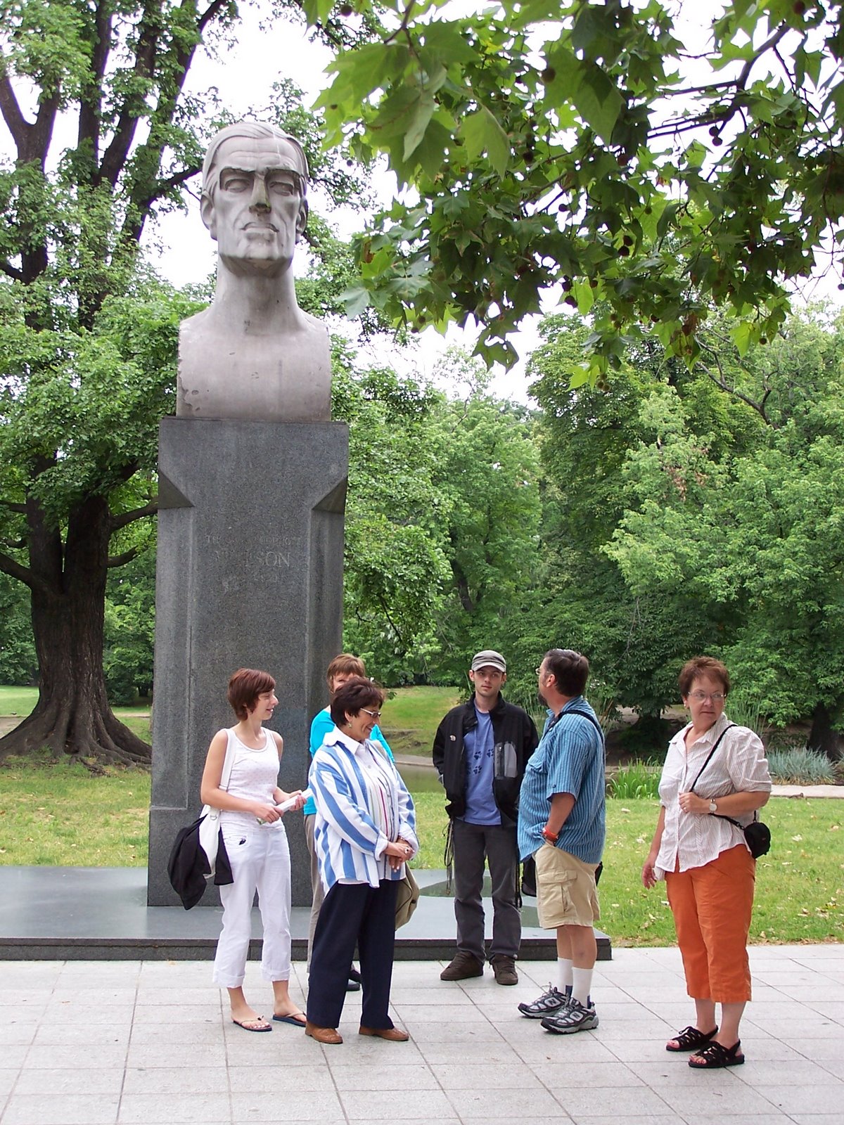 [Woodrow+Wilson+monument+in+park.JPG]