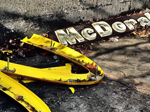 [mcdonalds-broken-sign.jpg]