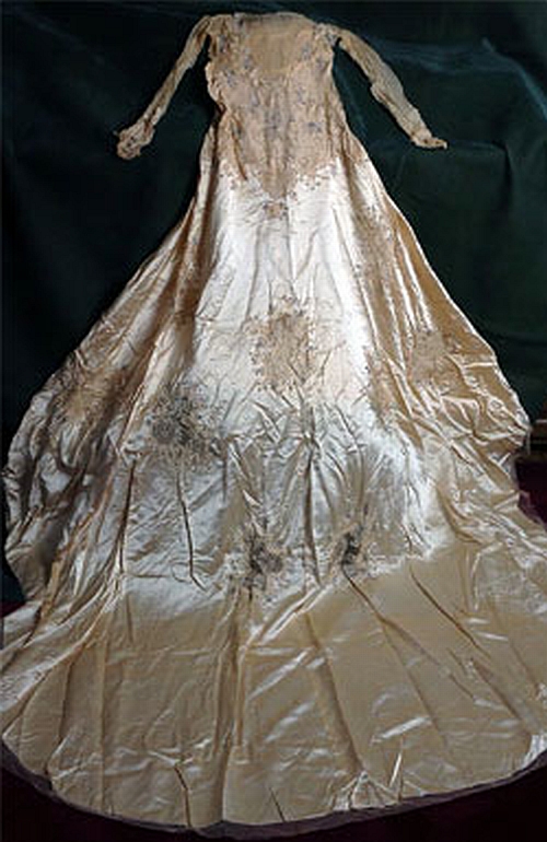 [ME+Wedding+Dress+1929.jpg]